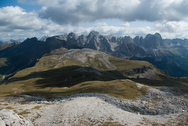 19.09.2008 - Ausblick vom Schlern - 1/350 Sek. bei f / 11 - Brennw.:18 mm